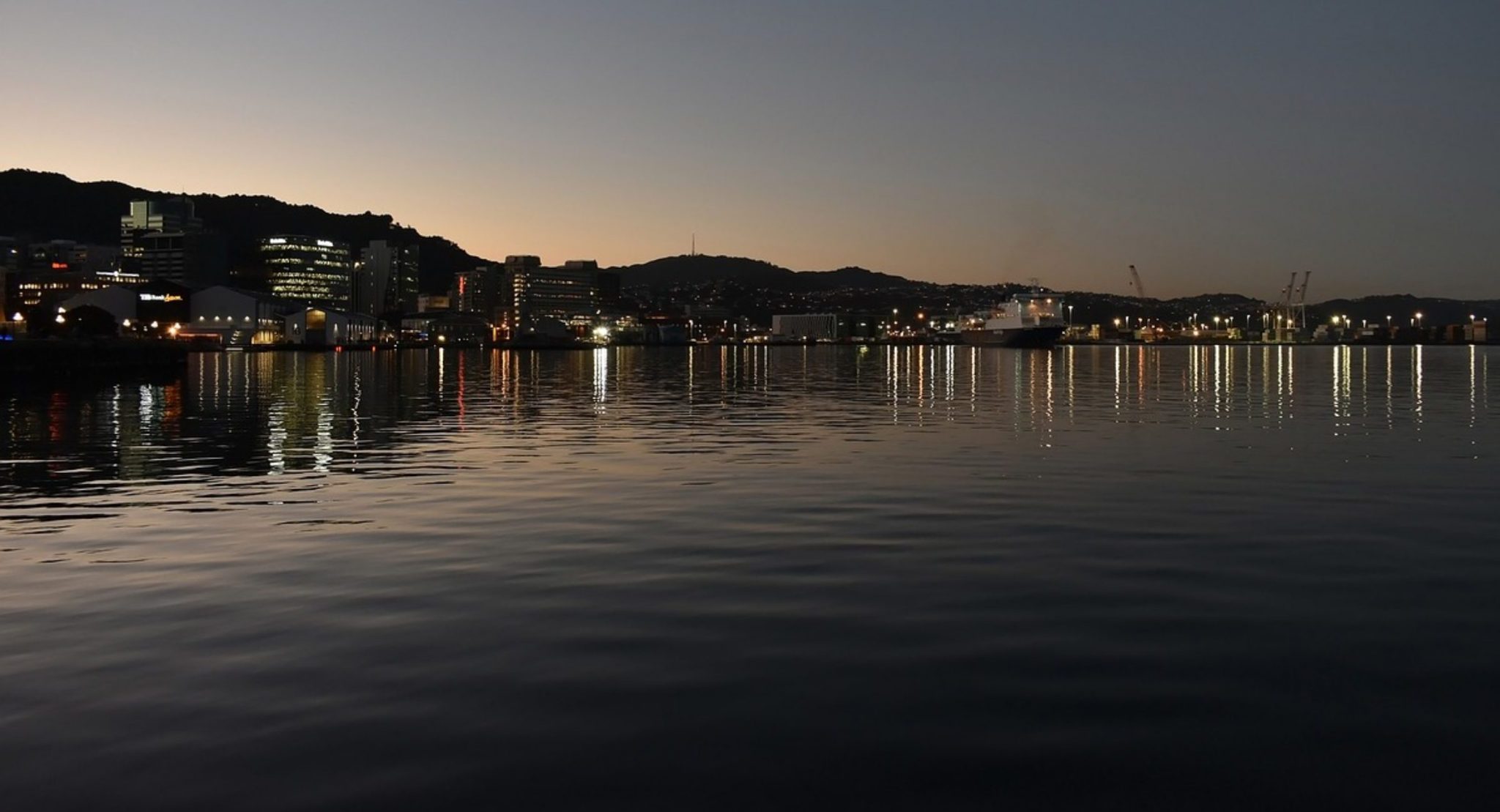 cropped-wellington-3598874_1280-2400x1300